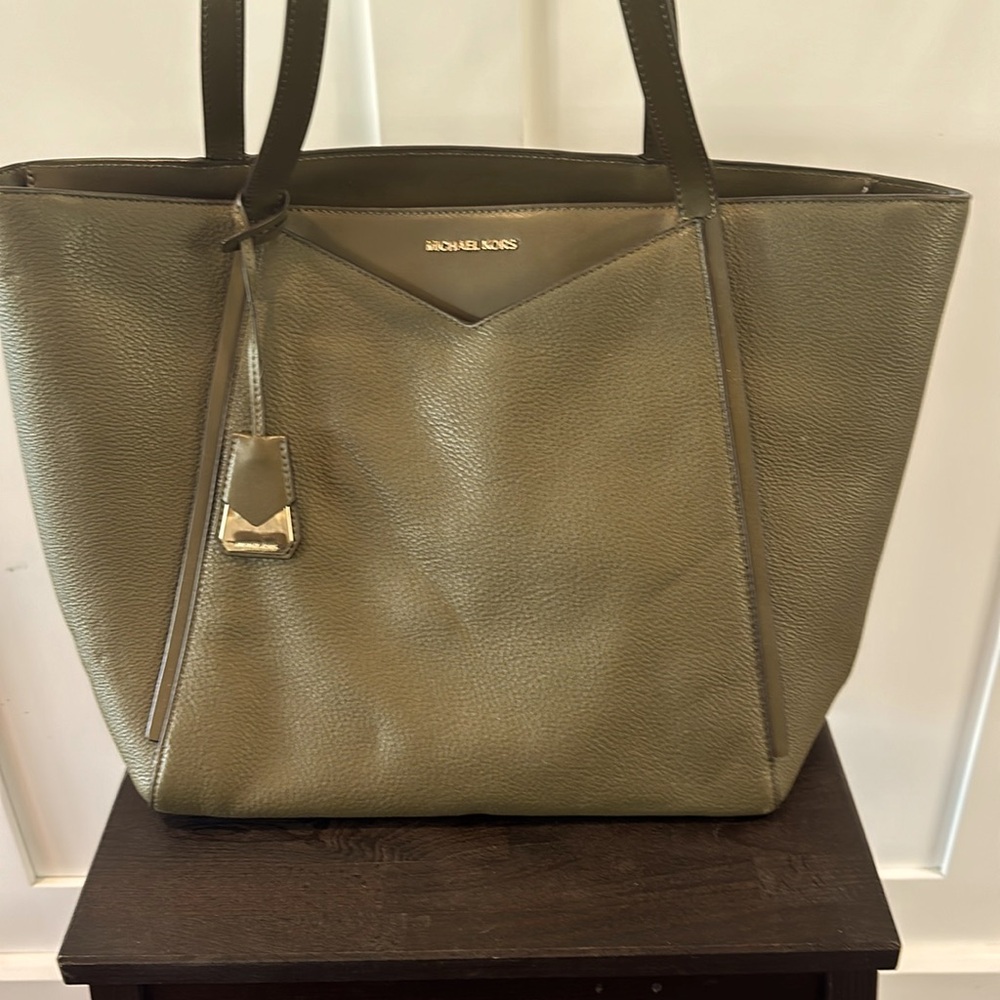 Michael Kors Army Green LARGE Leather Bag 🥂